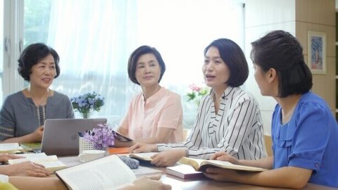 Τα αδέλφια επικοινωνούν τα λόγια του Θεού