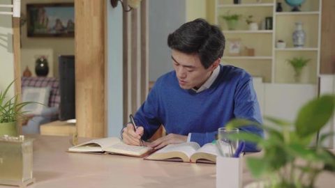 Ένας χριστιανός παίρνει σημειώσεις