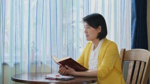 Μια χριστιανή συλλογίζεται τα λόγια του Θεού