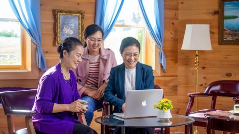 Τώρα καταλαβαίνω τη σχέση ανάμεσα στη Βίβλο και τον Θεό